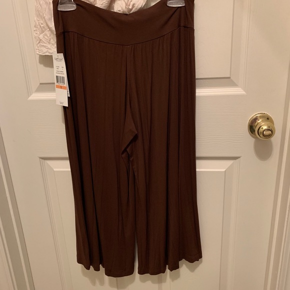 NWT Karen Kane Top and Cropped Wide Leg Pant - Picture 3 of 6